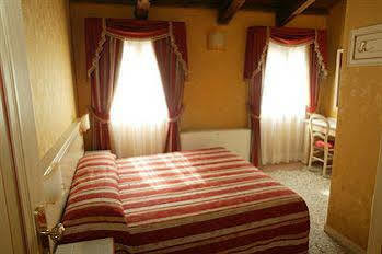 Alex Hotel Venecia Exterior foto